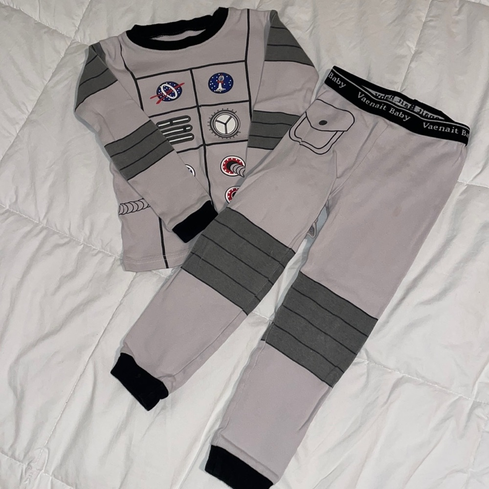 Gray astronaut pajamas.  4/5T.